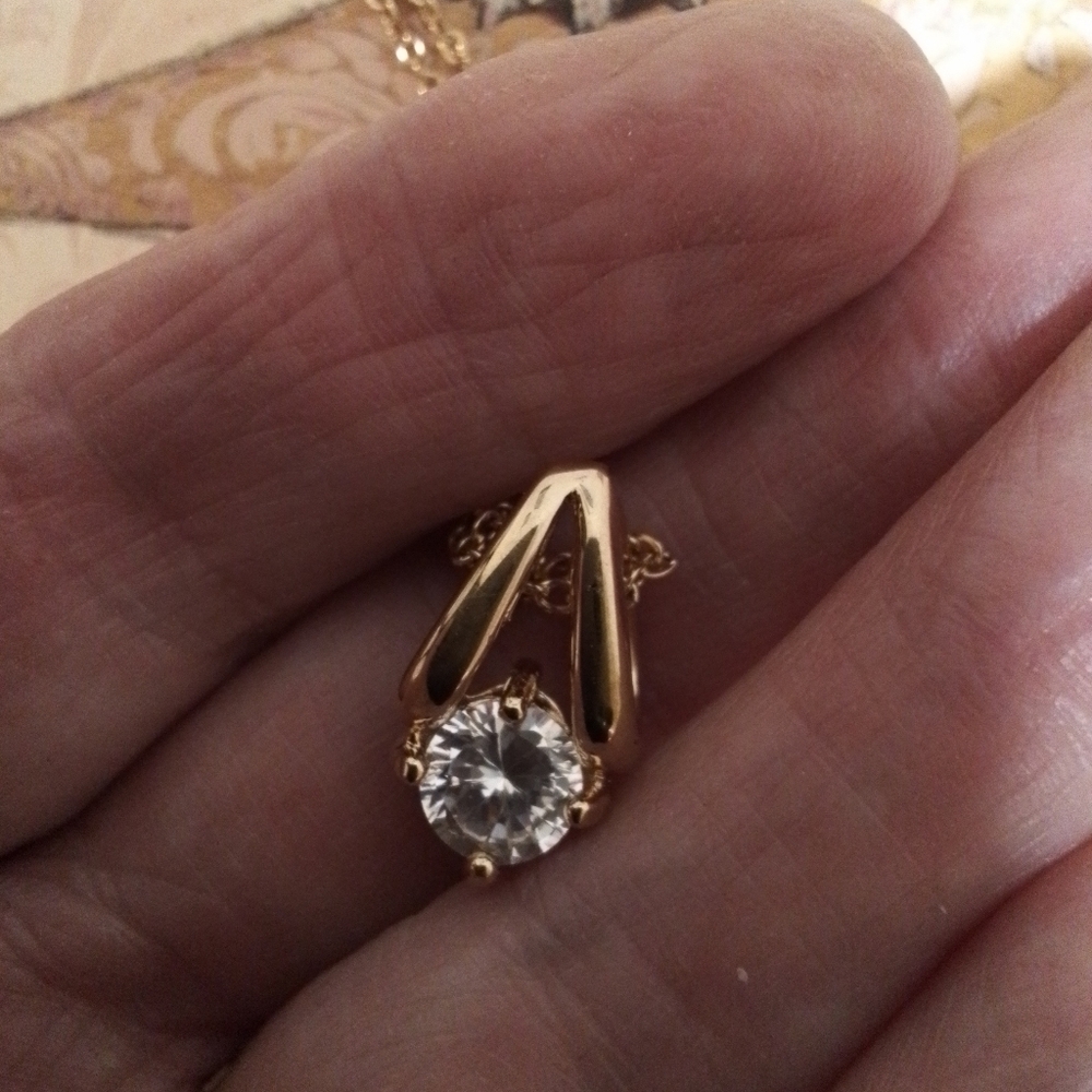 LIND 14kge Elegant Pendant Necklace